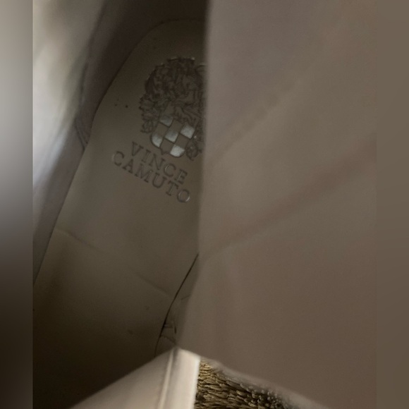 NEW Pair of VINCE CAMUTO White Boots Size 10 Frishea Leather Upper Shoes - Picture 13 of 14